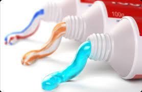 Zubní pasty a gely